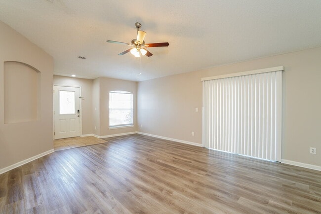 Photo - 2835 Southampton Dr