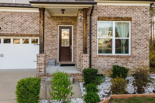 Photo - **LIKE NEW EXECUTIVE HOME IN A CUL-DE-SAC ...