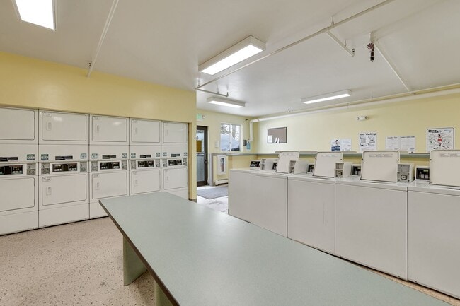 Building Photo - Remodeled One Bedroom Winter Rental