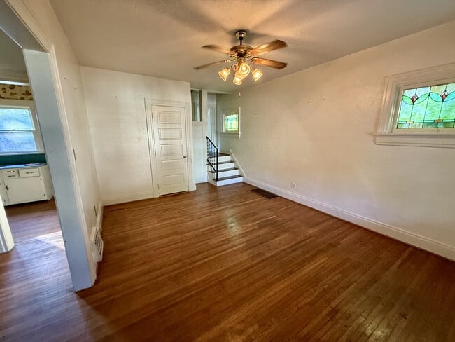 Photo - 44 E Parkwood Dr