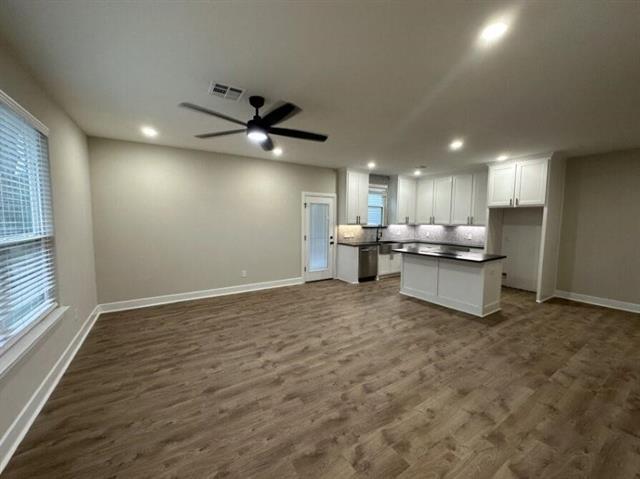 914 W Baker St