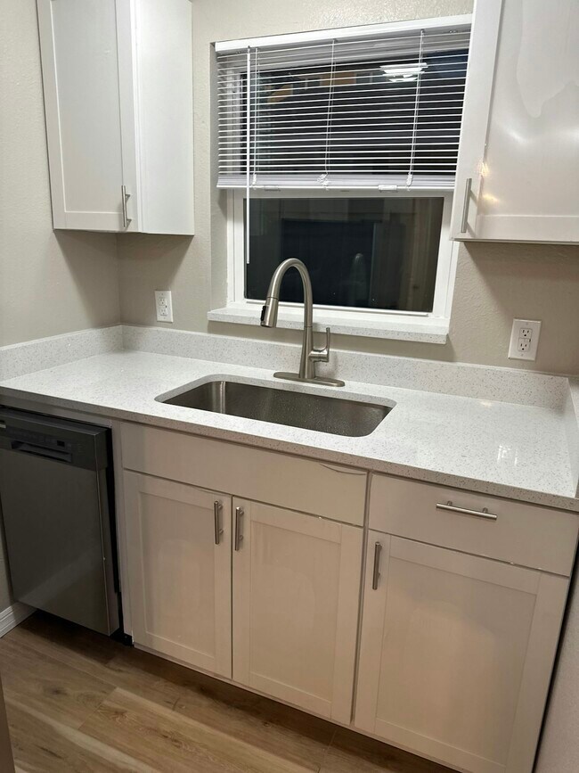 Photo - 18015 1st St E