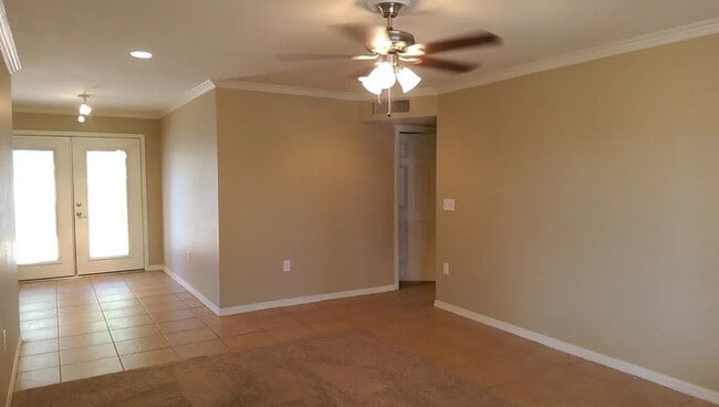 Photo - 303 W Scott Ave