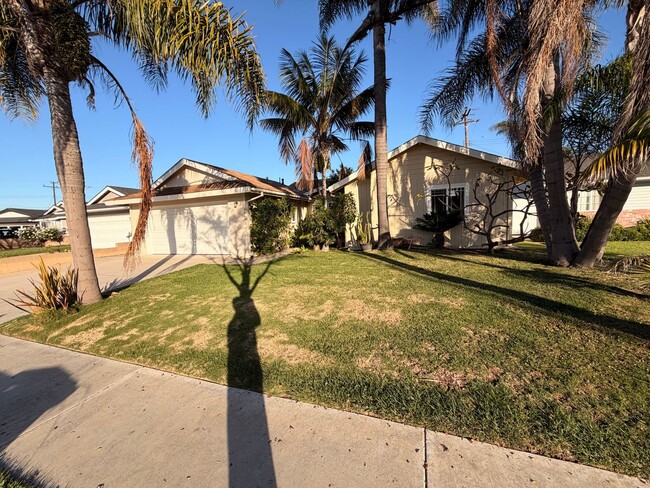 Building Photo - Beautiful 4 Bedroom Huntington Beach House For Rent!