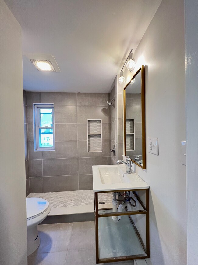 Bathroom - 27 Barry St Unit 2R