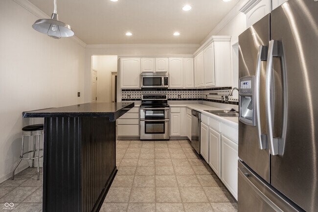 Photo - 3394 Roundlake Lane