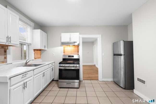 Building Photo - 693 Dixwell Ave Unit 2