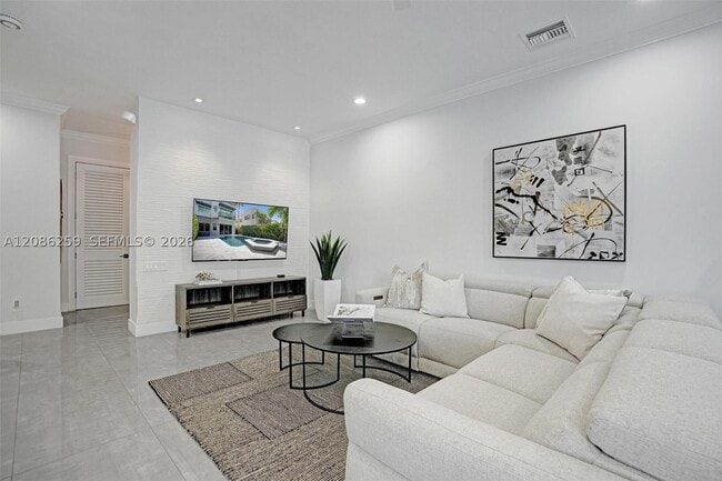 453 SW 5th Ave