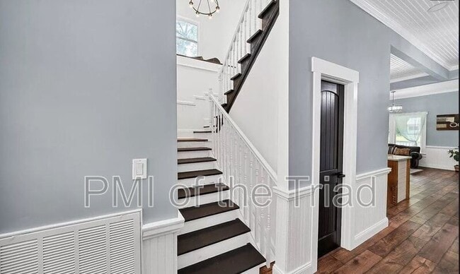 Photo - 121 N Alma St