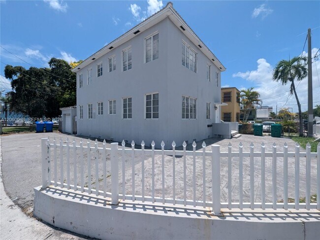 Photo - 500 SW 7th St Unit Lower