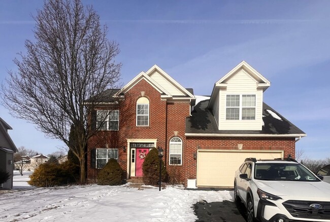 Single Family Home in Foxpointe Neighborhood - Single Family Home in Foxpointe Neighborhood