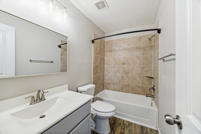 Photo - 5710 Mid Way