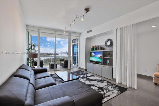 Building Photo - 100 South Pointe Dr Unit 902 Rental