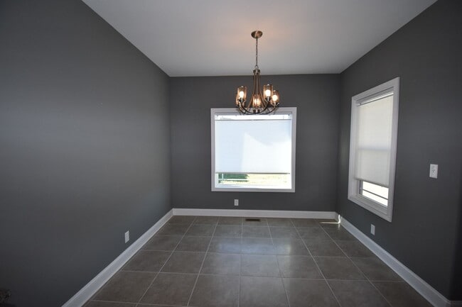 Photo - 4 Bedroom 2 Bath Pet Friendly Home For Rent!