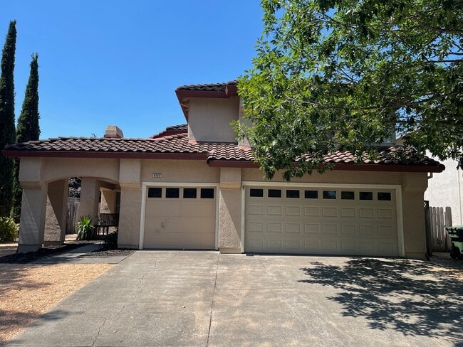 Building Photo - 9240 Foxwood Dr Rental