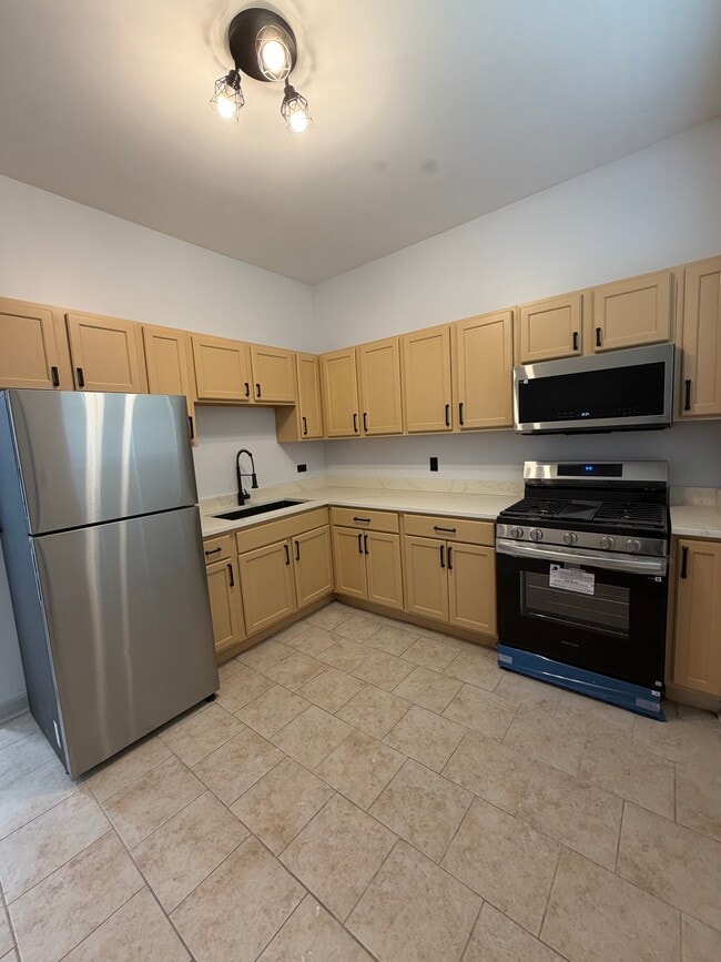 Photo - 358 E 70th Pl Unidad 358 70th Pl 2
