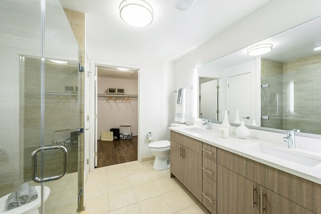 Runway Playa Vista Model Bath Closet