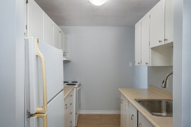 Photo - INCLUSIVE TWO BEDROOM APARTMENT STEPS FROM WHITEOAKS MALL Unit 412