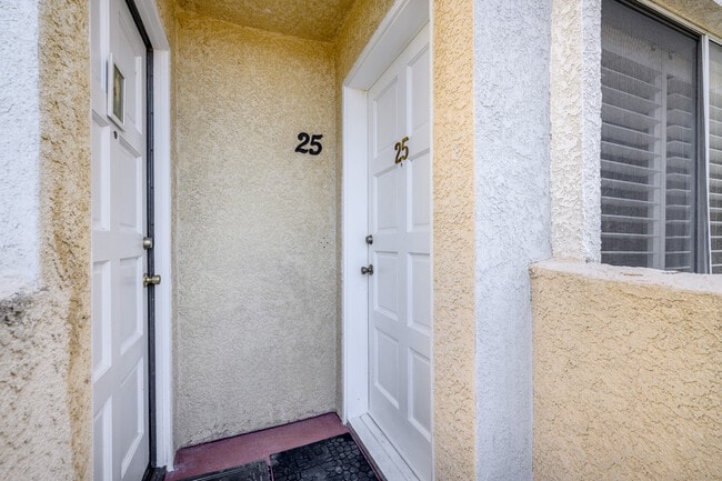 Photo - 116 W Maple St Unit #25