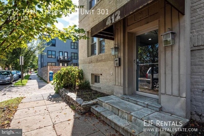 Building Photo - 412 19th St NE Unit 301