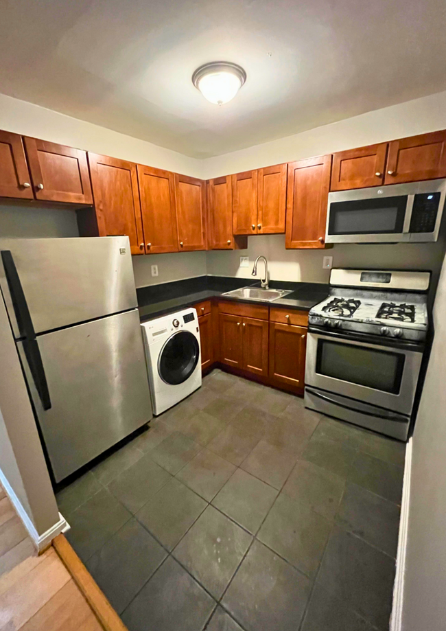 NEWLY AVAILABLE - RENOVATED 2 BR UNIT IN T... - NEWLY AVAILABLE - RENOVATED 2 BR UNIT IN T... Unidad 201 Rental