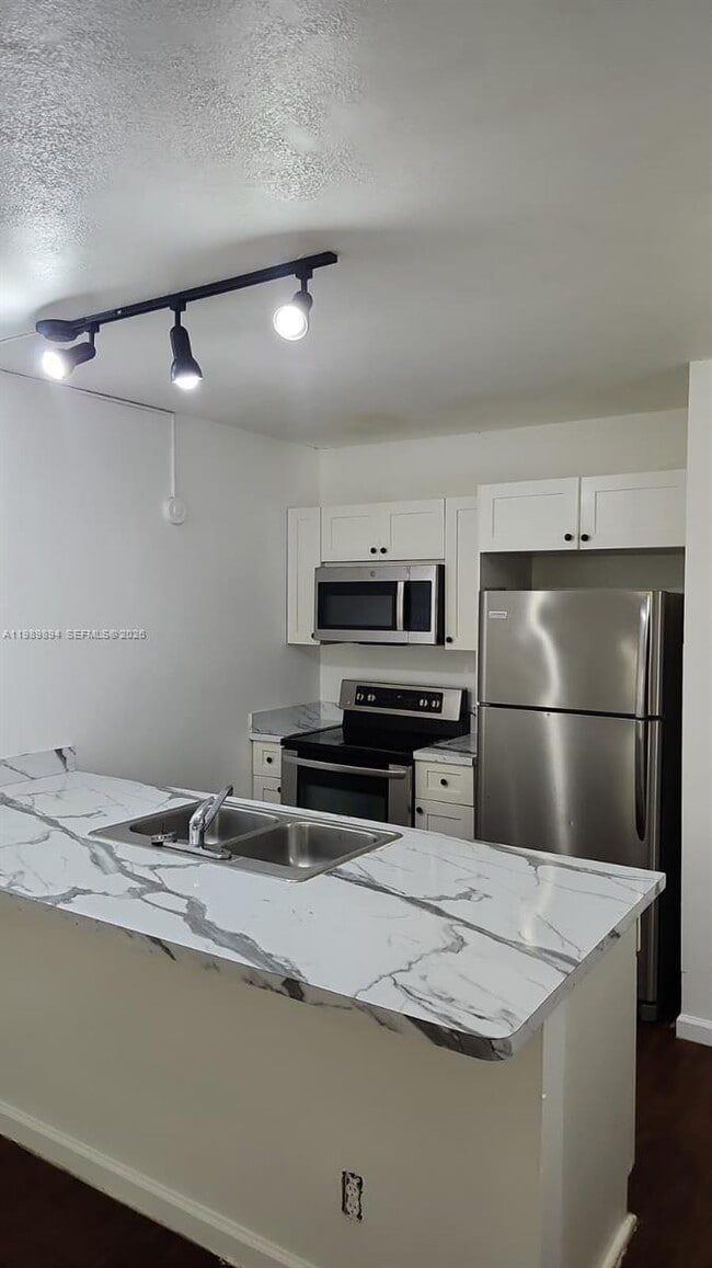 Building Photo - 2401 Riverside Dr Unit 510-B