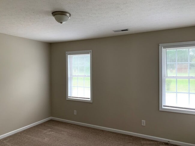 Photo - 131 Primrose Ln Unidad B