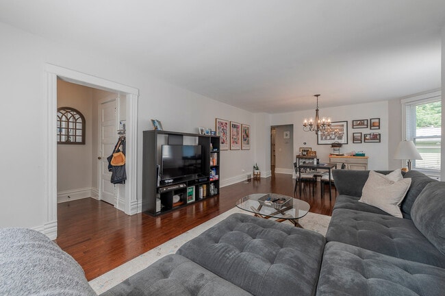 Photo - 25 6th Ave
