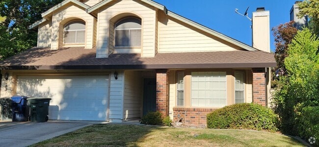 Building Photo - 3 Bedroom 3 Bathroom Home in River Oaks Co...