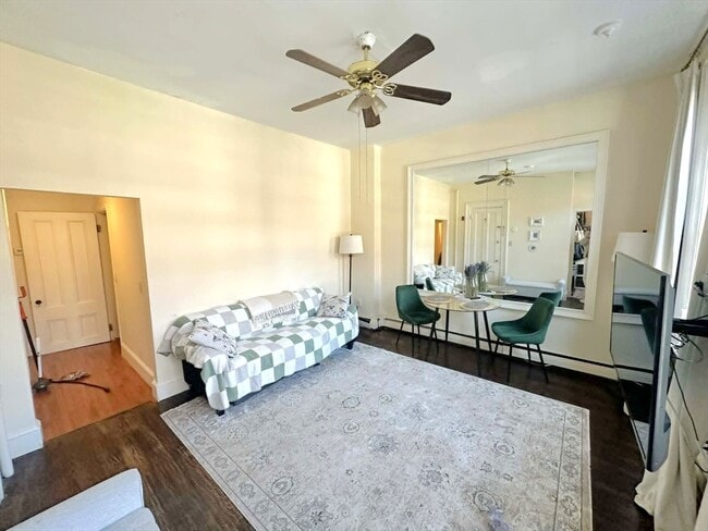 Building Photo - 38 Charles St Unit 2