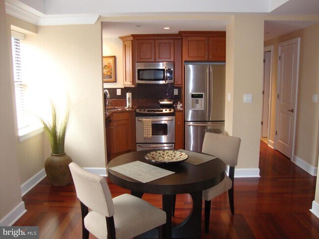 Photo - 1701 Locust St Unidad 1402