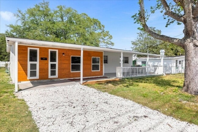 Building Photo - 3207 Sherry Dr
