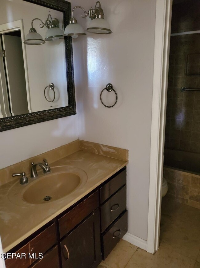 Building Photo - 4800 N Stanton St Unit 9 Rental