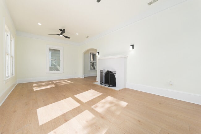 Building Photo - 2040 N Market St Rental