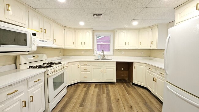Photo - 706 Lechauwecki Ave
