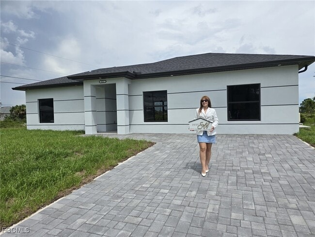 Building Photo - 821 Bell Blvd S