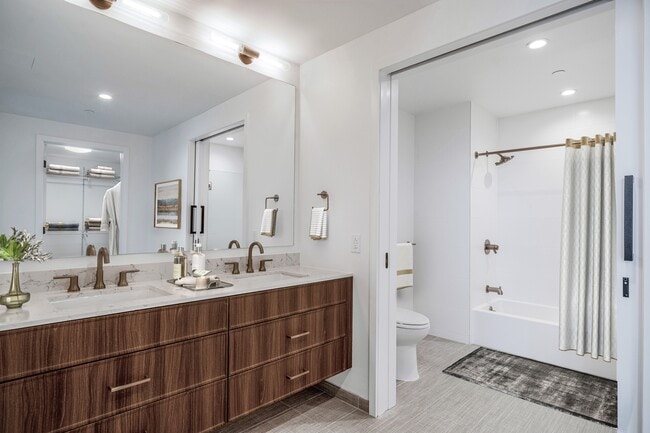212 Stuart Penthouse Bathroom