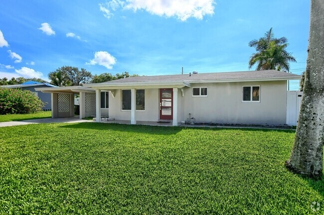 Building Photo - 126 NW 3rd Ct Rental