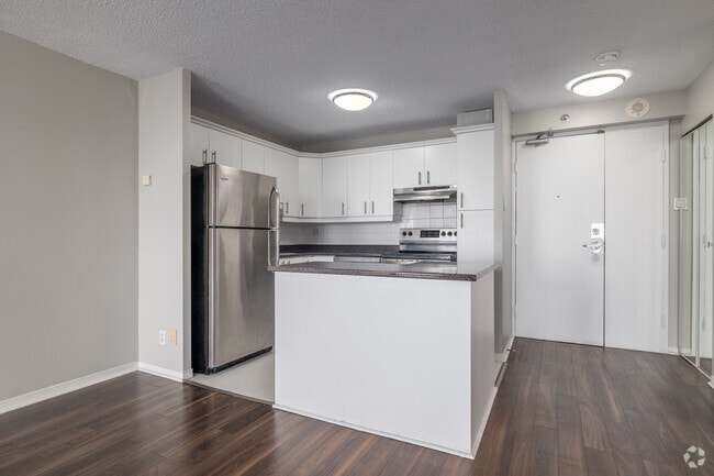 1BR, 1BA - 600SF - Dining Room - Tour Sherbrooke