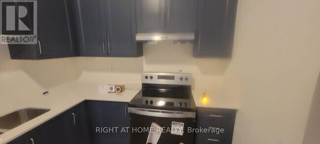 Photo - 1695 Dersan St