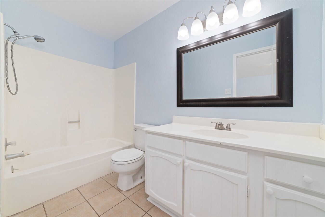 Photo - 17 April Point Dr N