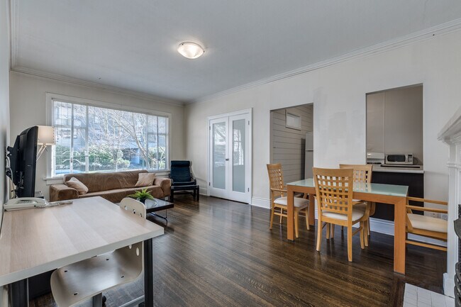 Photo - 935 Jervis St Unit 17