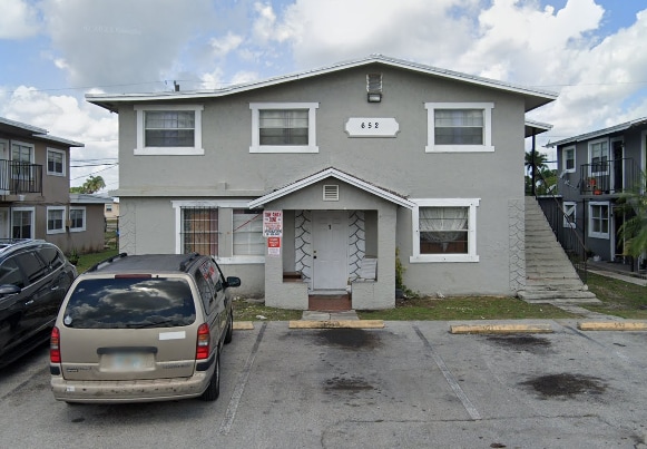 Photo - 652 SW 4th St