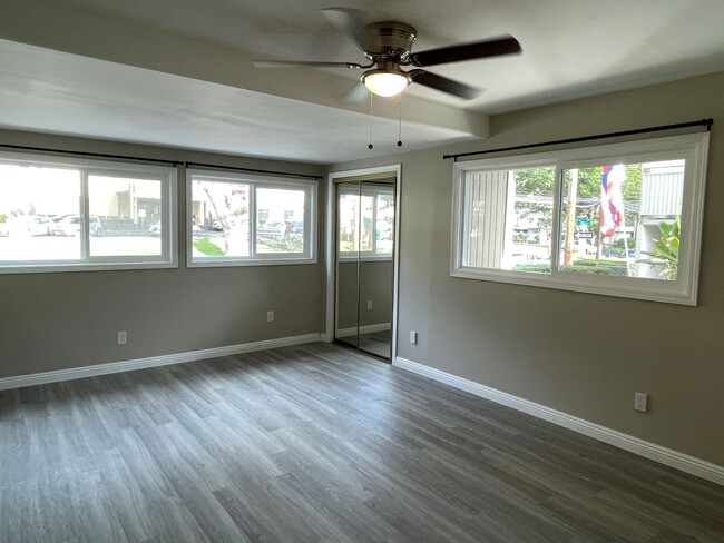Photo - Upgraded 3 bedroom, 3 bath Multiplex Singl... House