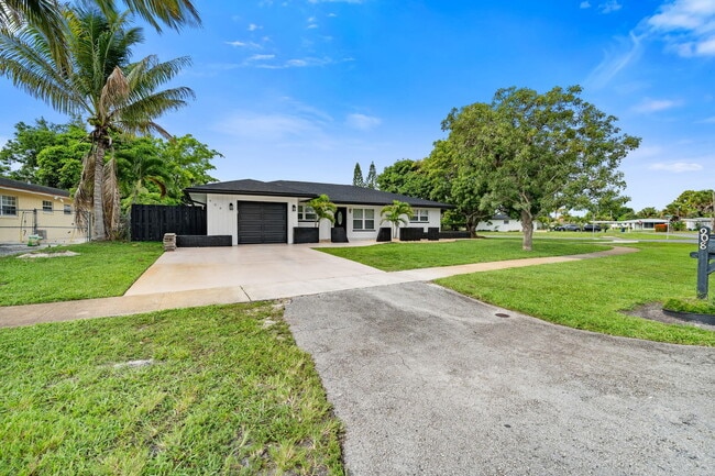Photo - 908 Hibiscus Dr
