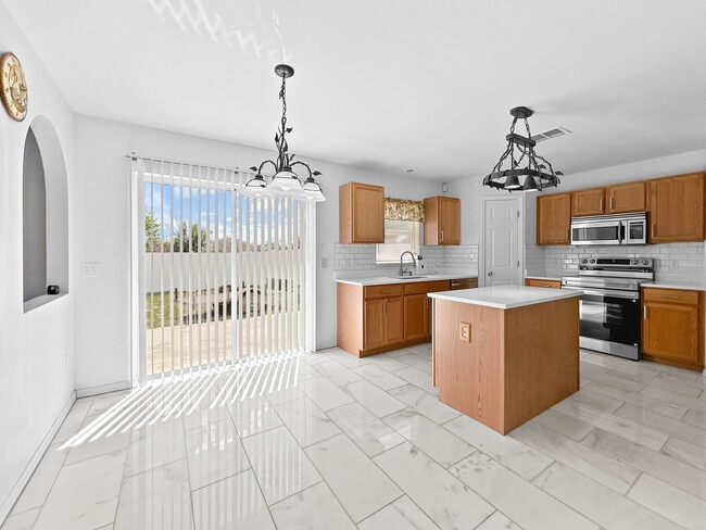 Photo - 1035 Ronlin St