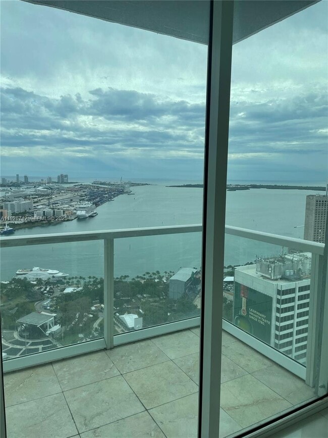 Photo - 253 NE 2nd St Unidad 4407