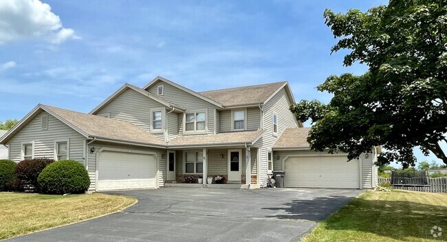 Building Photo - W194S8390 Summeridge Ct Rental