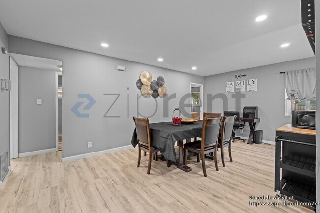 Photo - 325 Falcon Dr