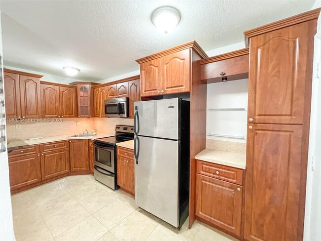 Photo - 4450 SW 67th Ave Unidad I